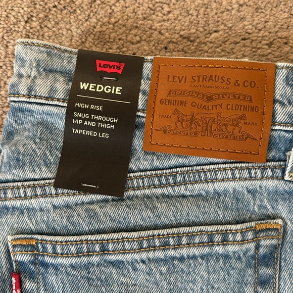 Levi’s Wedgie - Picture 2 of 5